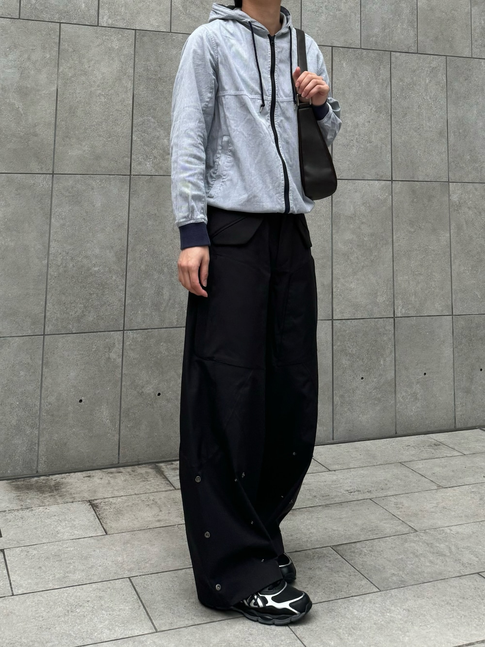 A.A.Spectrumのカーゴパンツを使った人気ファッション