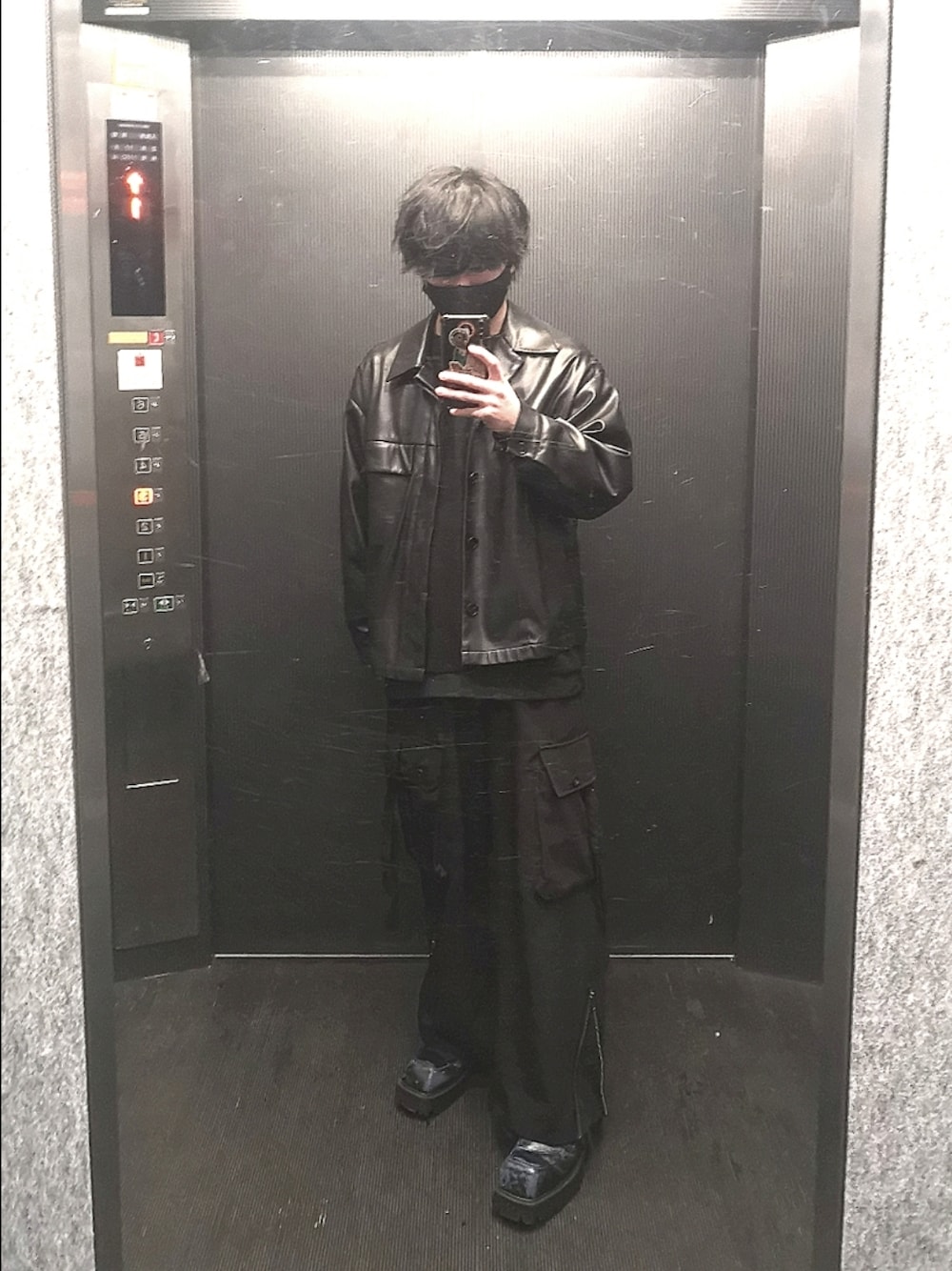 「HAREのシンセティックレザーブルゾン(HARE)（ブルゾン、ブラック系）」を使った、TSUKASAさん（メンズ・174cm）の冬コーディネートの1枚目の写真