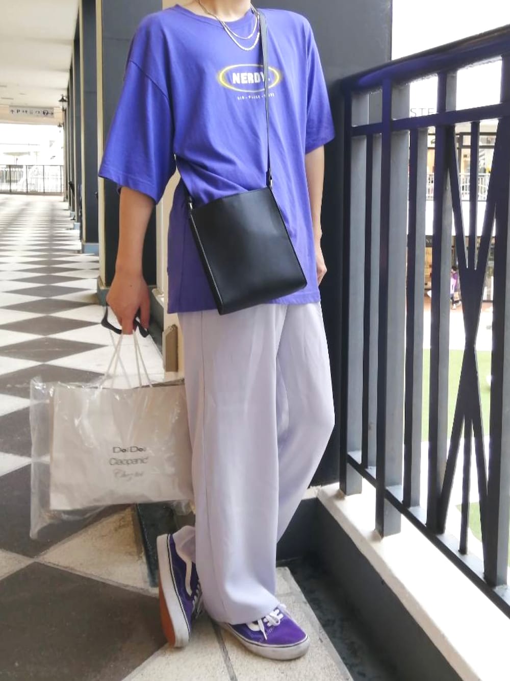 「三井アウトレットパーク ジャズドリーム長島、紫コーデ」｜「NERDYのアイテム（Tシャツ/カットソー、パープル系）」を使った、yuuさん（メンズ・174cm）の夏コーディネートの1枚目の写真