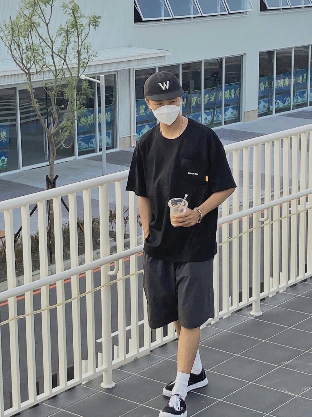 「CITYBOY、ootd、outfit、outfitoftheday、男生穿搭、summer」｜「Wodenのアイテム（キャップ、ブラック系）」を使った、Bryan  Hsiehさん（メンズ・180cm）の秋コーディネートの1枚目の写真
