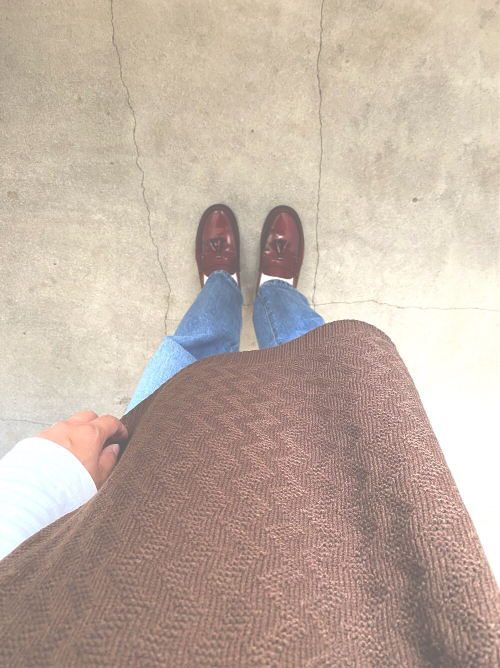 「ママコーデ、秋のコーデ、ブラウンニット、ローファー、HARUTA、ootd」｜「HARUTAのHARUTA　ハルタ　大人のタッセルローファー　231（ローファー、レッド系）」を使った、ukaさん（レディース・160cm）の秋コーディネートの1枚目の写真