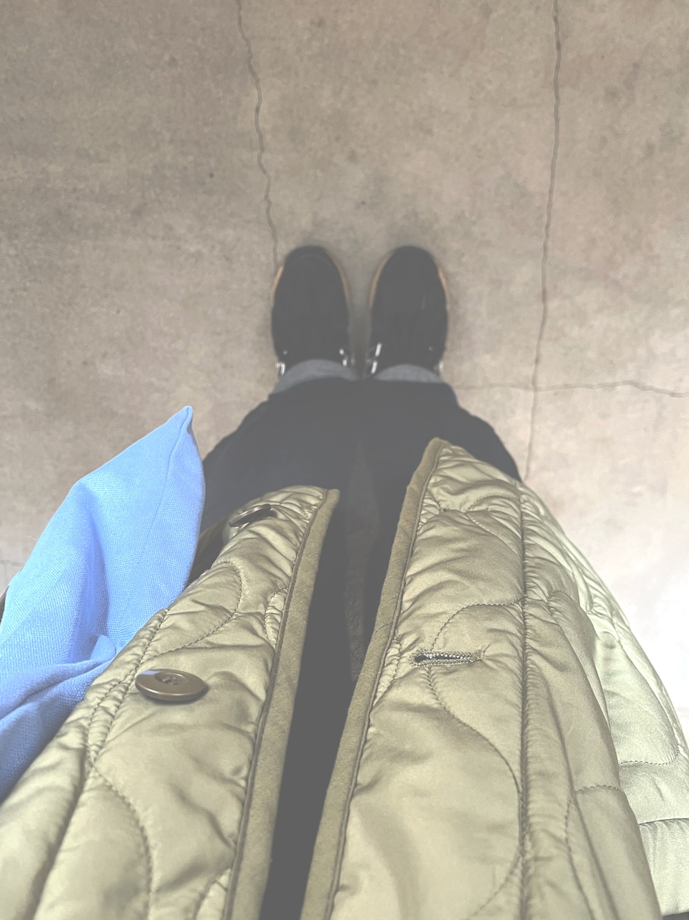 「ママコーデ、スニーカー、Newbalance、BONLECILL、YURIKA AKUTSU、ニューバランス1906」｜「NEW BALANCEの【NEW BALANCE / ニューバランス】M1906R（スニーカー、ブラック系）」を使った、ukaさん（レディース・160cm）の春コーディネートの1枚目の写真