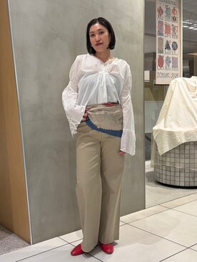 「IENA LA BOUCLE（イエナラブークル）のIENA LA BOUCLE チノスラックス（スラックス、ベージュ系）」を使った、otaさん（レディース・168cm）の春コーディネート