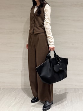 「アイテム（その他小物）」を使った、AJUGA.スタッフさん（レディース・168cm）の秋コーディネート