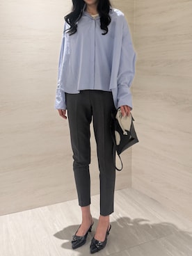 「AJUGA.（アジュガ）のストレッチテーパードパンツ（スラックス、ブラック系）」を使った、AJUGA.スタッフさん（レディース・168cm）の春コーディネート