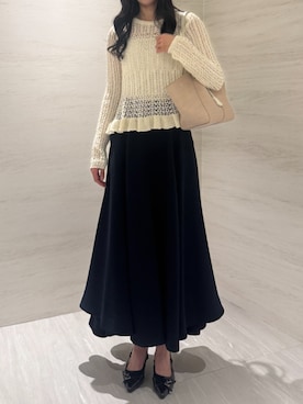 「AJUGA.（アジュガ）のフレアロングスカート（スカート、ブルー系）」を使った、AJUGA.スタッフさん（レディース・168cm）の春コーディネート