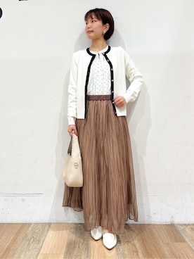 「アイテム（その他シューズ、ホワイト系）」を使った、山さんさん（レディース・154cm）の秋コーディネート