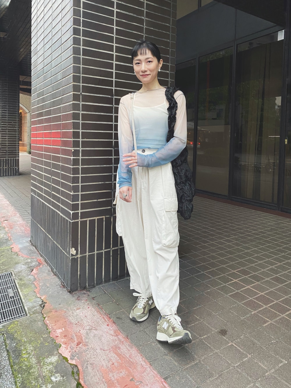 「Kastaneのグラデーションシアーインナー（Tシャツ/カットソー、ブルー系）」を使った、さいさん（レディース・158cm）の春コーディネートの1枚目の写真