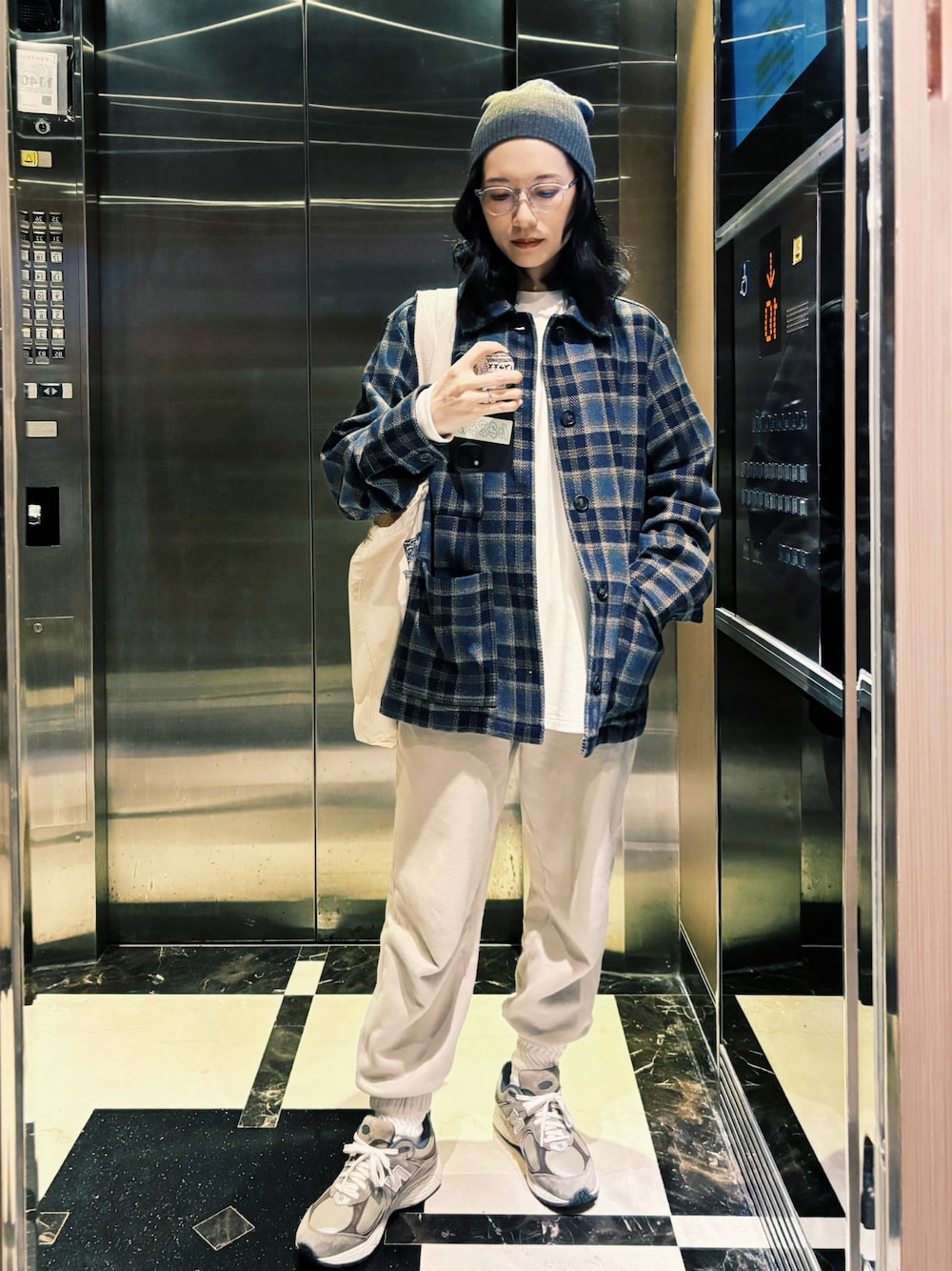 「A.P.C.のアイテム（ジャケット/アウター、ブルー系）」を使った、さいさん（レディース・158cm）の秋コーディネートの1枚目の写真