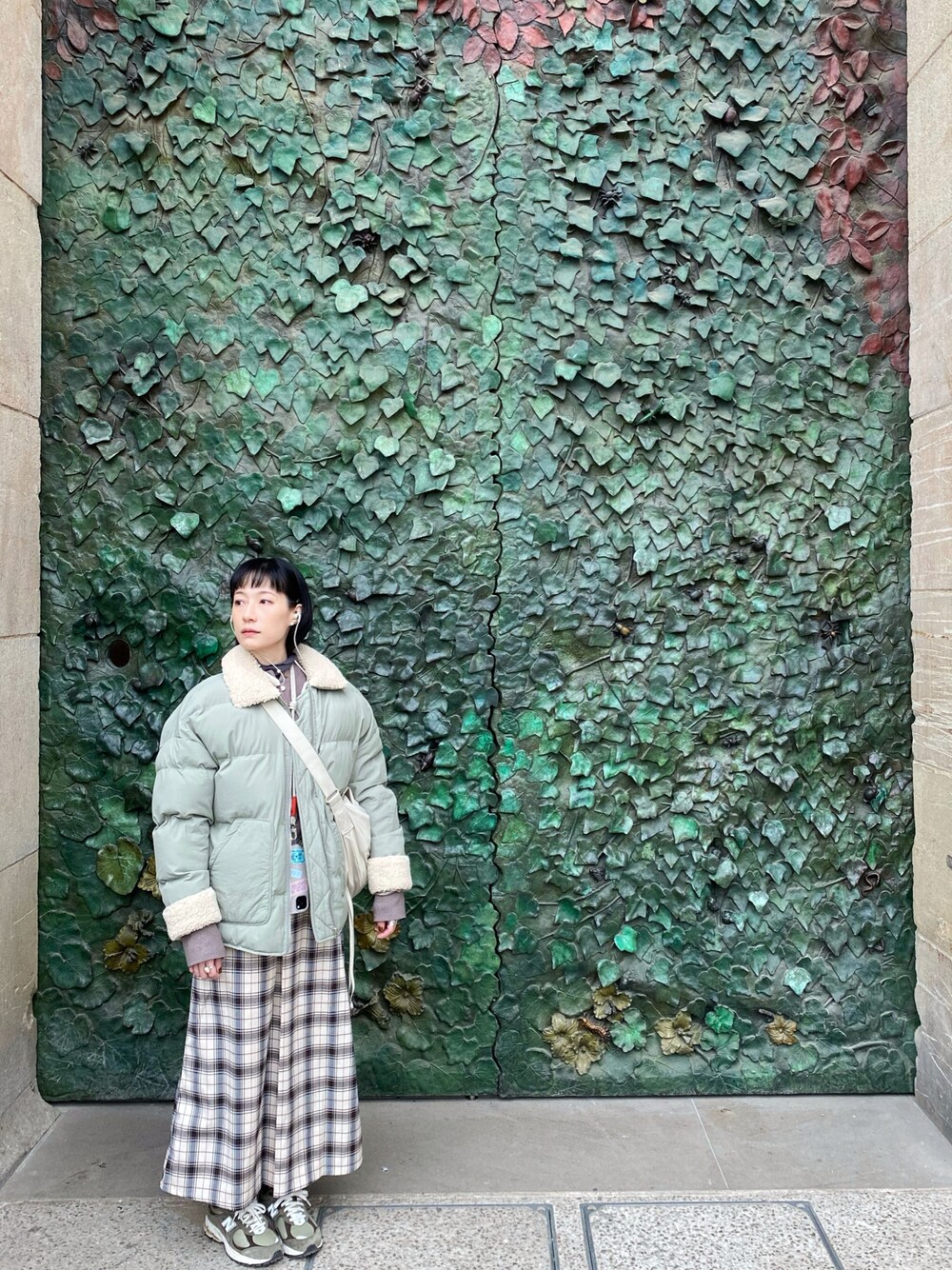 「Olive Clothingのアイテム（ダウンジャケット/コート、グリーン系）」を使った、さいさん（レディース・158cm）の冬コーディネートの1枚目の写真