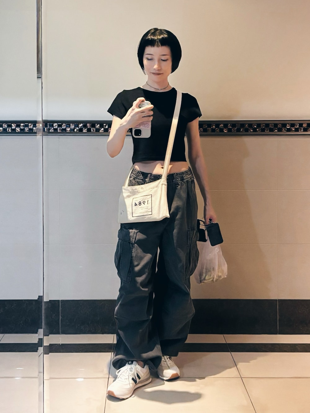 「GUのアイテム（チノパンツ、ブラック系）」を使った、さいさん（レディース・158cm）の秋コーディネートの1枚目の写真