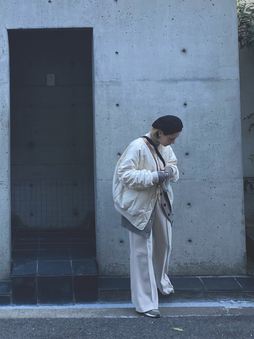 「B:MING by BEAMSのB:MING by BEAMS / ルーズ MA-1 22SS（MA-1、ホワイト系）」を使った、さいさん（レディース・158cm）の冬コーディネートの1枚目の写真