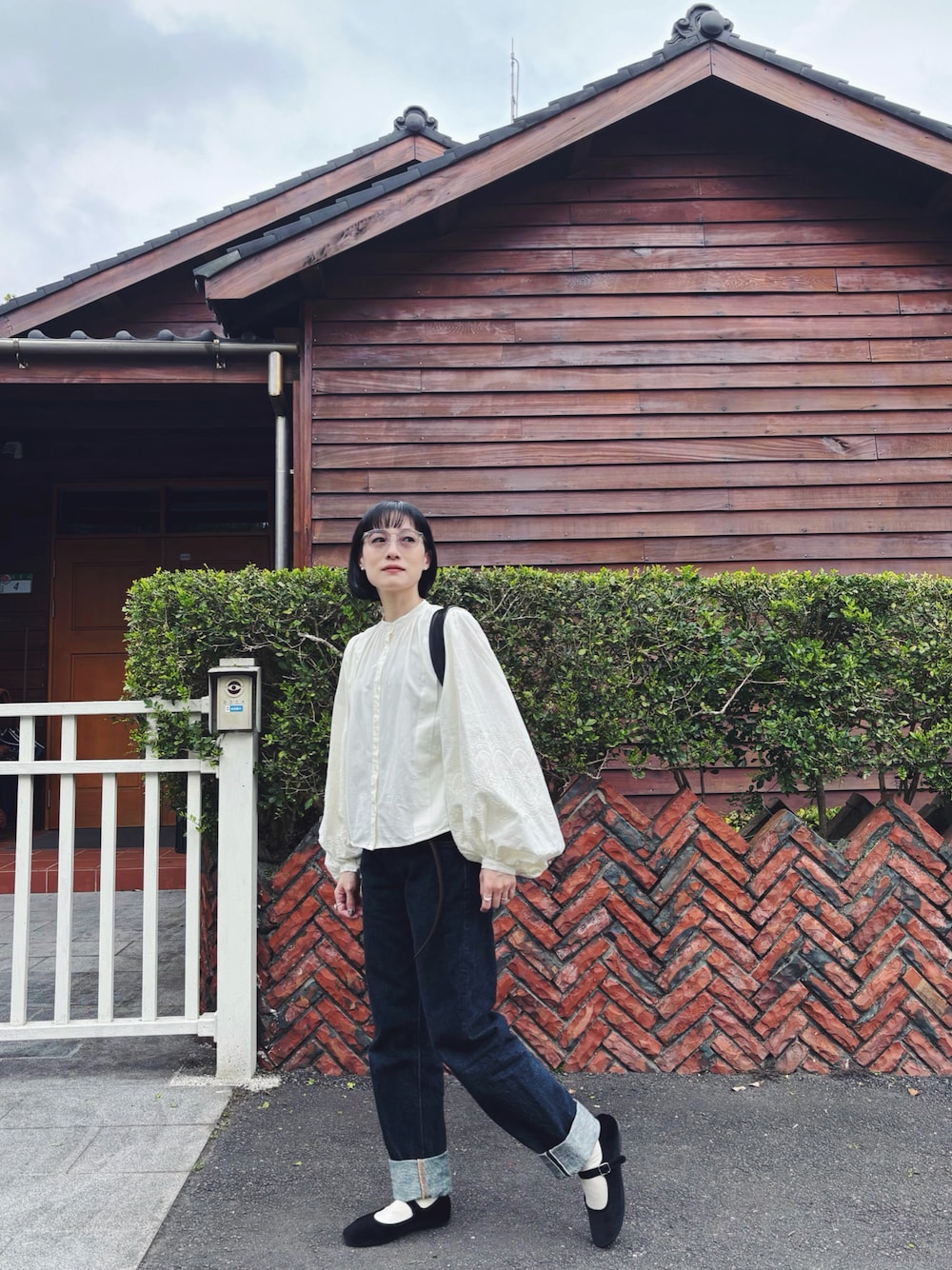 「MOUSSYのEYELET TUCK ブラウス（シャツ/ブラウス、ホワイト系）」を使った、さいさん（レディース・158cm）の春コーディネートの1枚目の写真