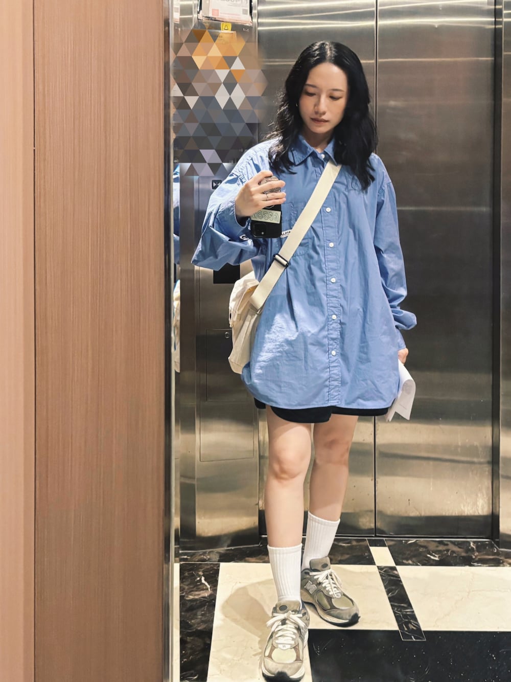 「CAHLUMNのCAHLUMN/カウラム Magazine Pocket Broad Shirt/マガジンポケット ブロードレギュラーカラーシャツ（シャツ/ブラウス、ブルー系）」を使った、さいさん（レディース・158cm）の春コーディネートの1枚目の写真