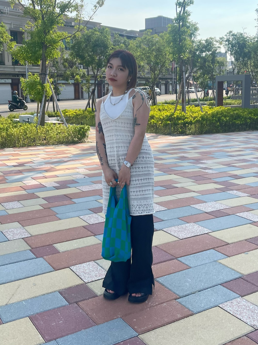 「MOHIのアイテム（サンダル、ブラック系）」を使った、wslさん（レディース・154cm）の夏コーディネートの1枚目の写真