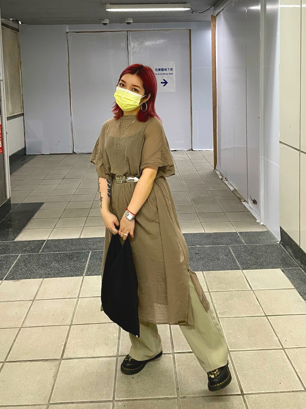「MM6 Maison MargielaのMM6 Maison Margiela メッシュトートバッグ（トートバッグ、ブラック系）」を使った、wslさん（レディース・154cm）の秋コーディネートの1枚目の写真