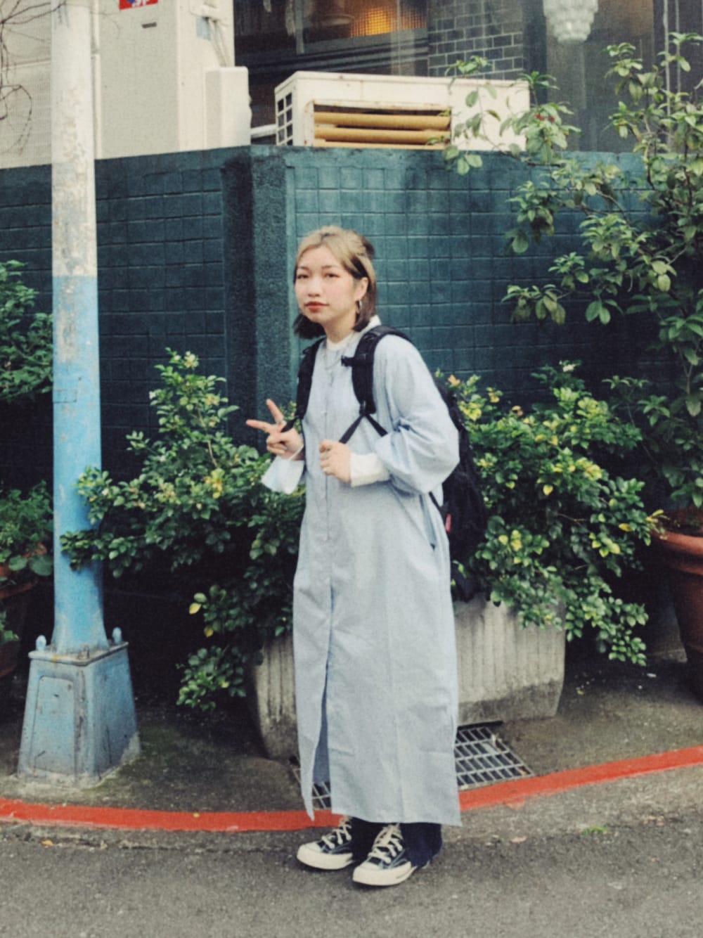 「earth music&ecologyのシャツワンピース ＊（シャツワンピース、ホワイト系）」を使った、wslさん（レディース・154cm）の秋コーディネートの1枚目の写真