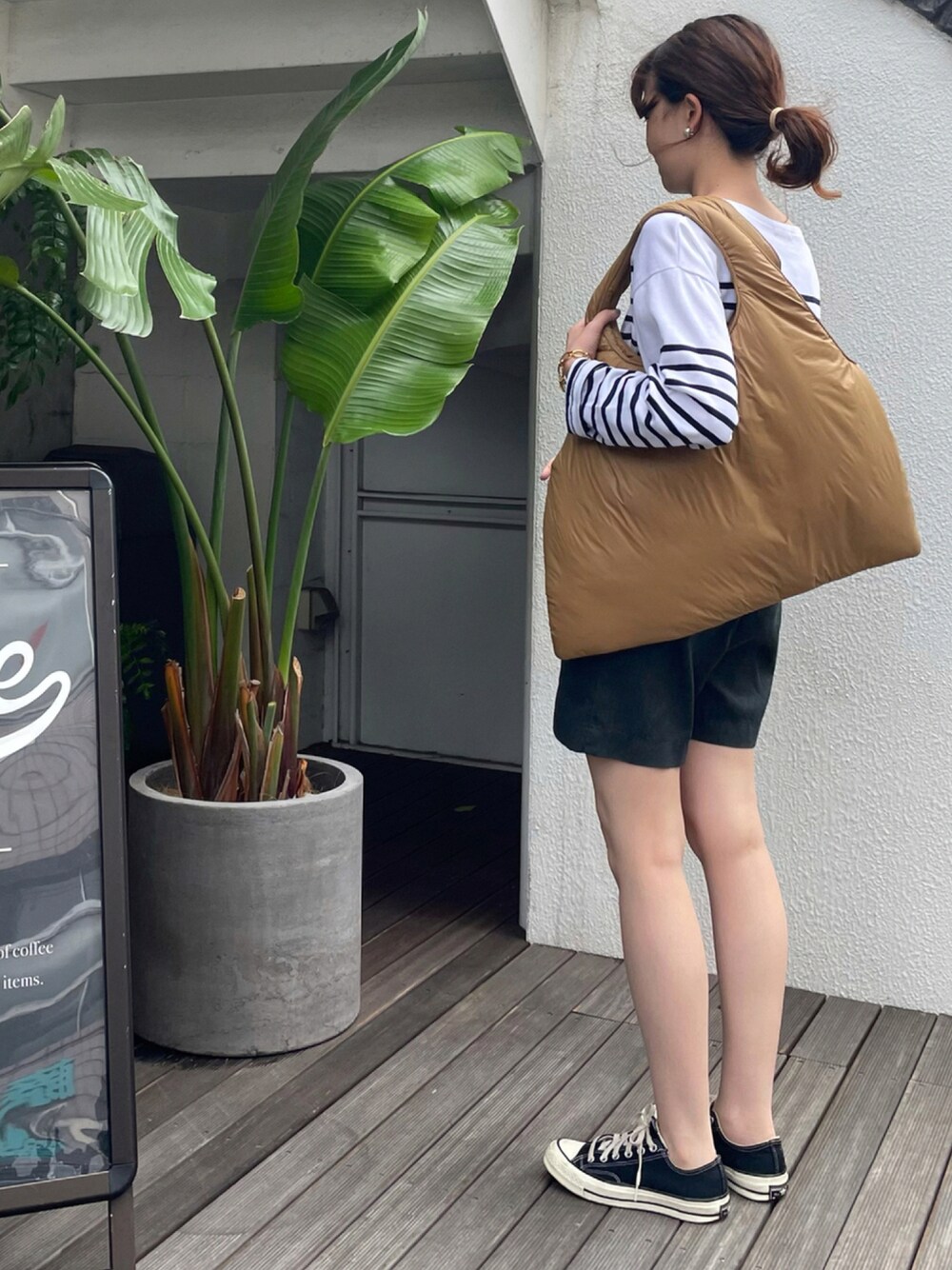「ノンブルアンペール、HELOYSE、NOMBRE IMPAIR、vintage、ショートパンツ、ootd、outfit、パネルボーダー、チャックテイラー」｜「NOMBRE IMPAIRのパネルボーダー バスクシャツ（Tシャツ/カットソー、ホワイト系）」を使った、matsudo.さん（レディース・161cm）の夏コーディネートの1枚目の写真