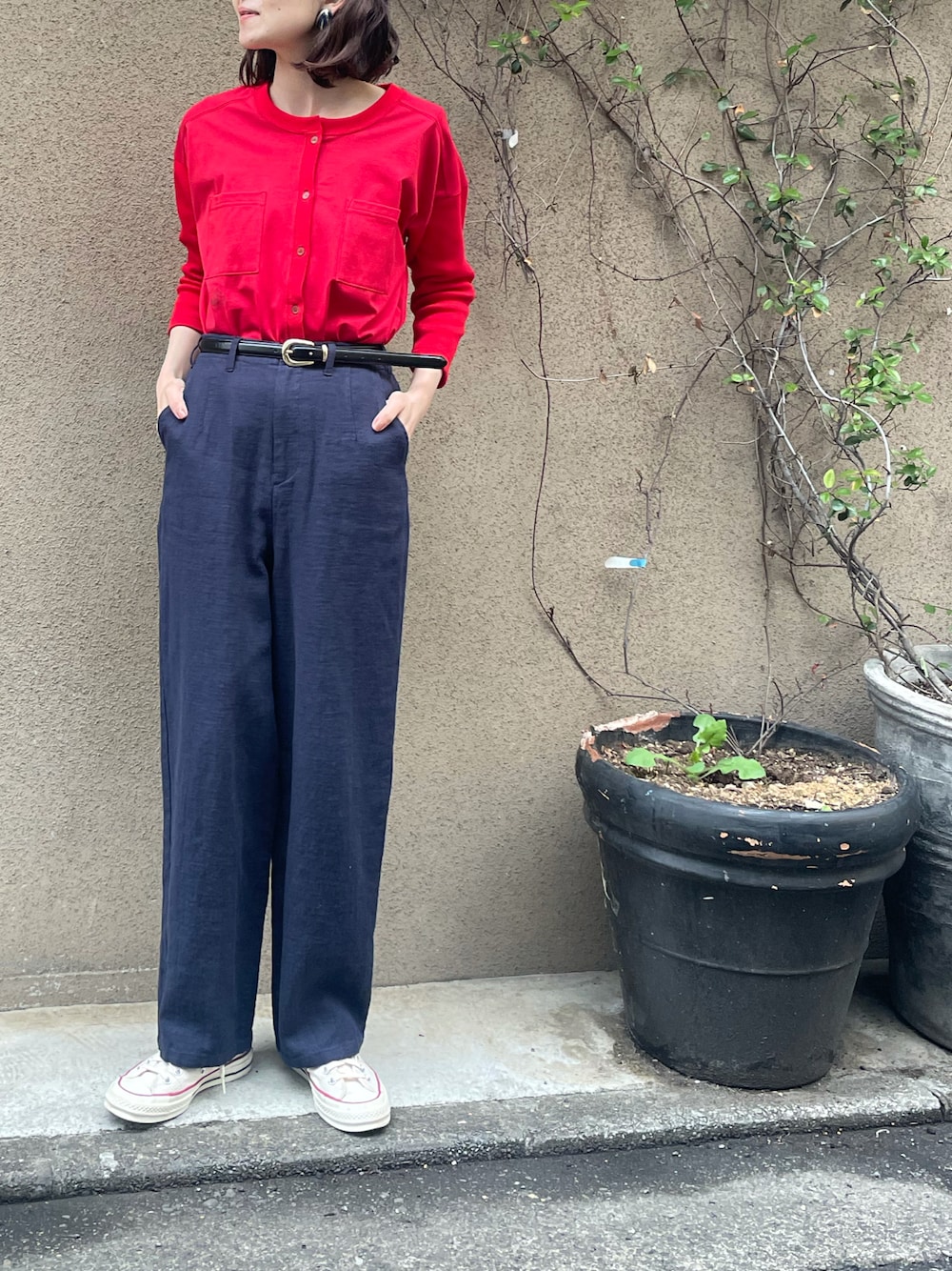 「マリン、レッド×ネイビー、red、navy、マリンルック、converse、ootd、outfit、パンツスタイル、NOMBRE IMPAIR」｜「Blanc Bleu Minuitの天竺×テレココンビ　シャツP/O（Tシャツ/カットソー、レッド系）」を使った、matsudo.さん（レディース・161cm）の春コーディネートの1枚目の写真