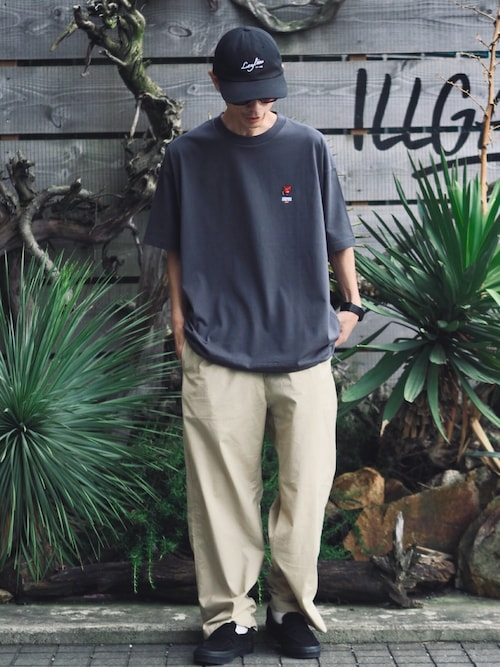 「Leyline(レイライン)の【Leyline】YOPPARAI CHEETAH FULL BODY tee / バックプリント ビッグシルエットTシャツ(Tシャツ/カットソー)」を使った、yuumaさん(メンズ・173cm)の秋コーディネート