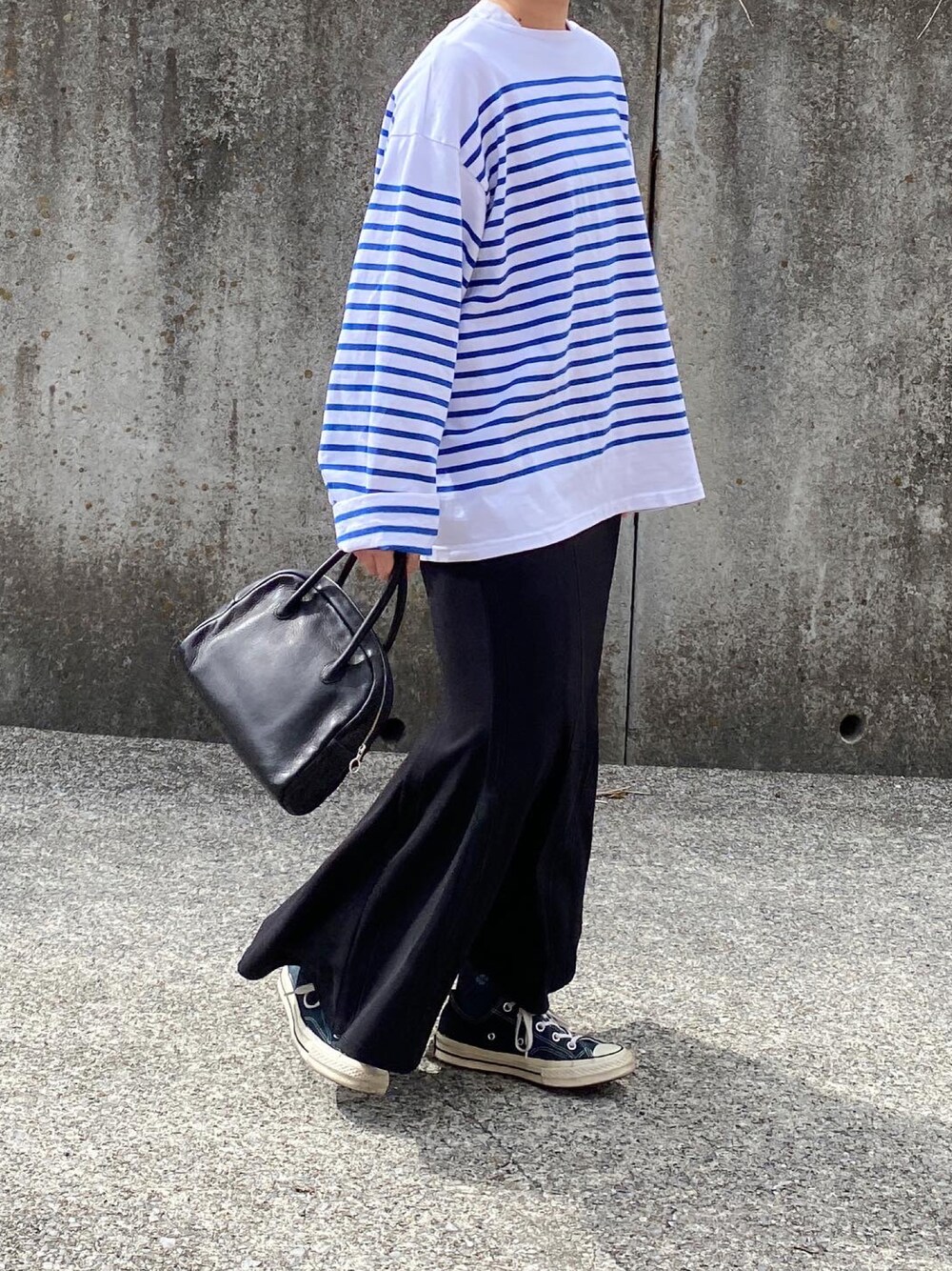「オトナカジュアル、はるコーデ、春、マーメイドスカート、スニーカー、低身長、converse、ロングスカート、ボーダー」｜「un dix corsの人気急上昇　カットジョーゼットマーメードスカート（スカート、ブラック系）」を使った、ともさん（レディース・153cm）の春コーディネートの1枚目の写真