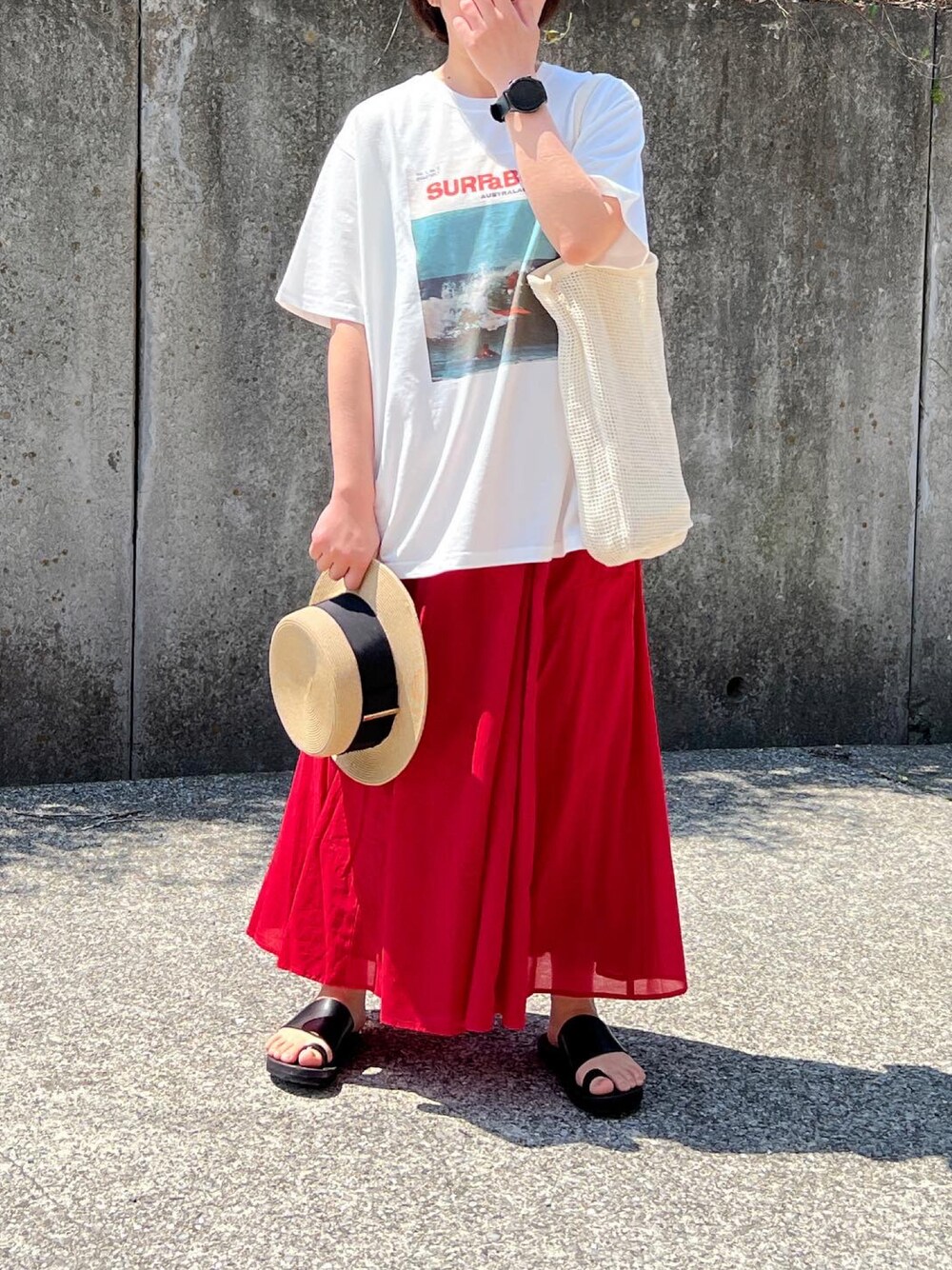 「休日コーデ、休日スタイル、カジュアル、フォトT、Tシャツ、カンカン帽、春夏コーデ、低身長、ロングスカート、JUTTA NUEMANN」｜「Plaireのアイテム（帽子、ベージュ系）」を使った、ともさん（レディース・153cm）の春コーディネートの1枚目の写真