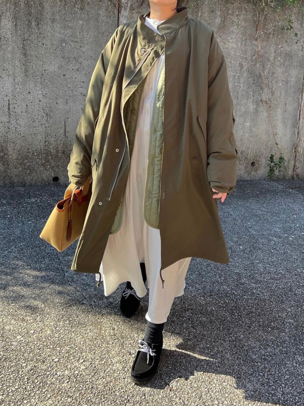 「ファッションを楽しもう、大人カジュアル、秋服コーデ、低身長女子、オトナカワイイ、モッズコート、ミリタリー、ワンピース、キルティングコート、M-65」｜「BONLECILLのM-65 ドロスト キルティングライナー付き ミリタリーモッズコート（モッズコート、グリーン系）」を使った、ともさん（レディース・153cm）の秋コーディネートの1枚目の写真