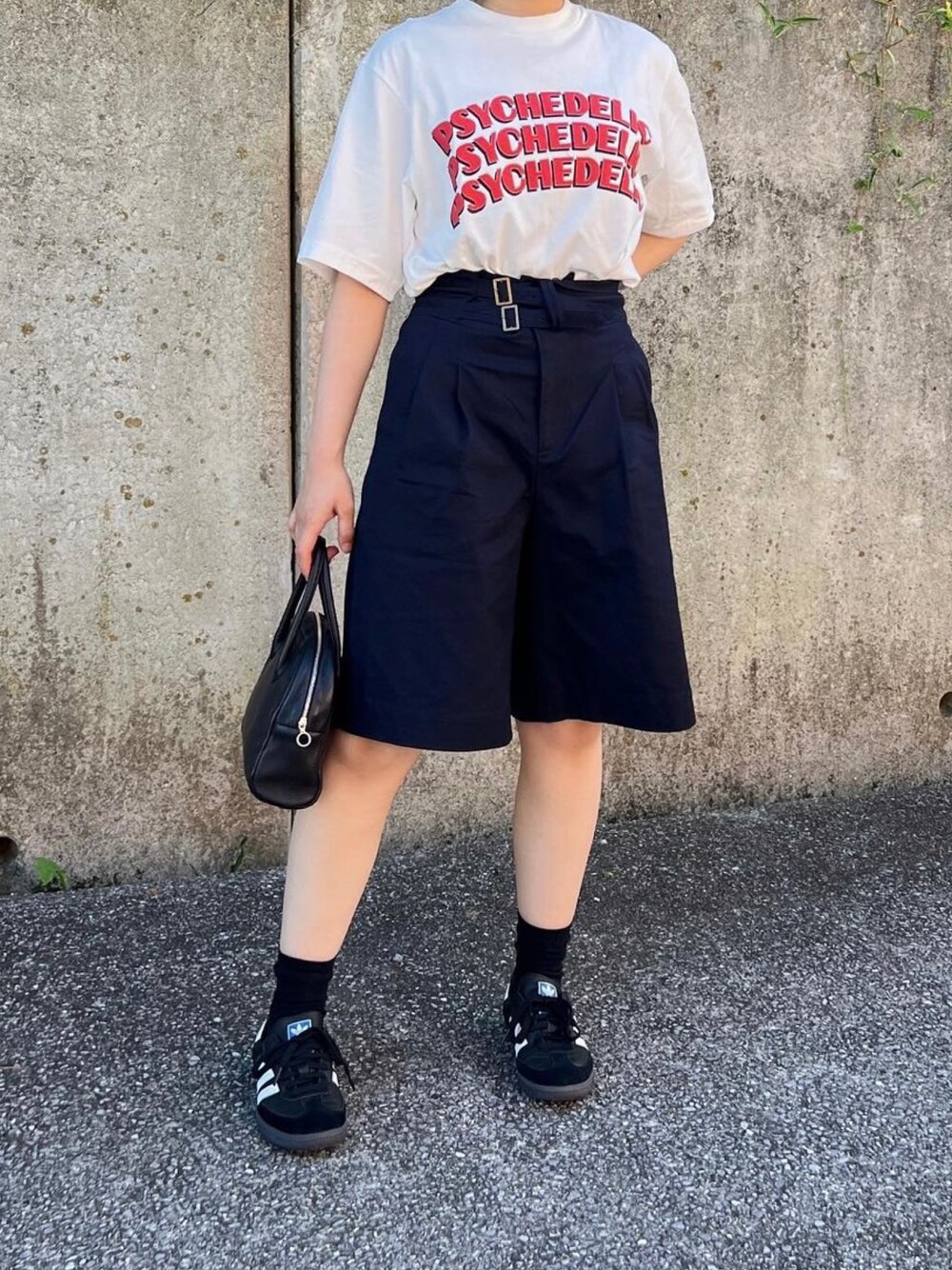 「アツいコーデ全部見せ、休日スタイル、オトナカジュアル、ロゴT、グルカショーツ、ハーフパンツ、ショートパンツ、スニーカー、samba」｜「AetaのDA25 / DEER LEATHER BOSTON : S（バッグ、ブラック系）」を使った、ともさん（レディース・153cm）の夏コーディネートの1枚目の写真