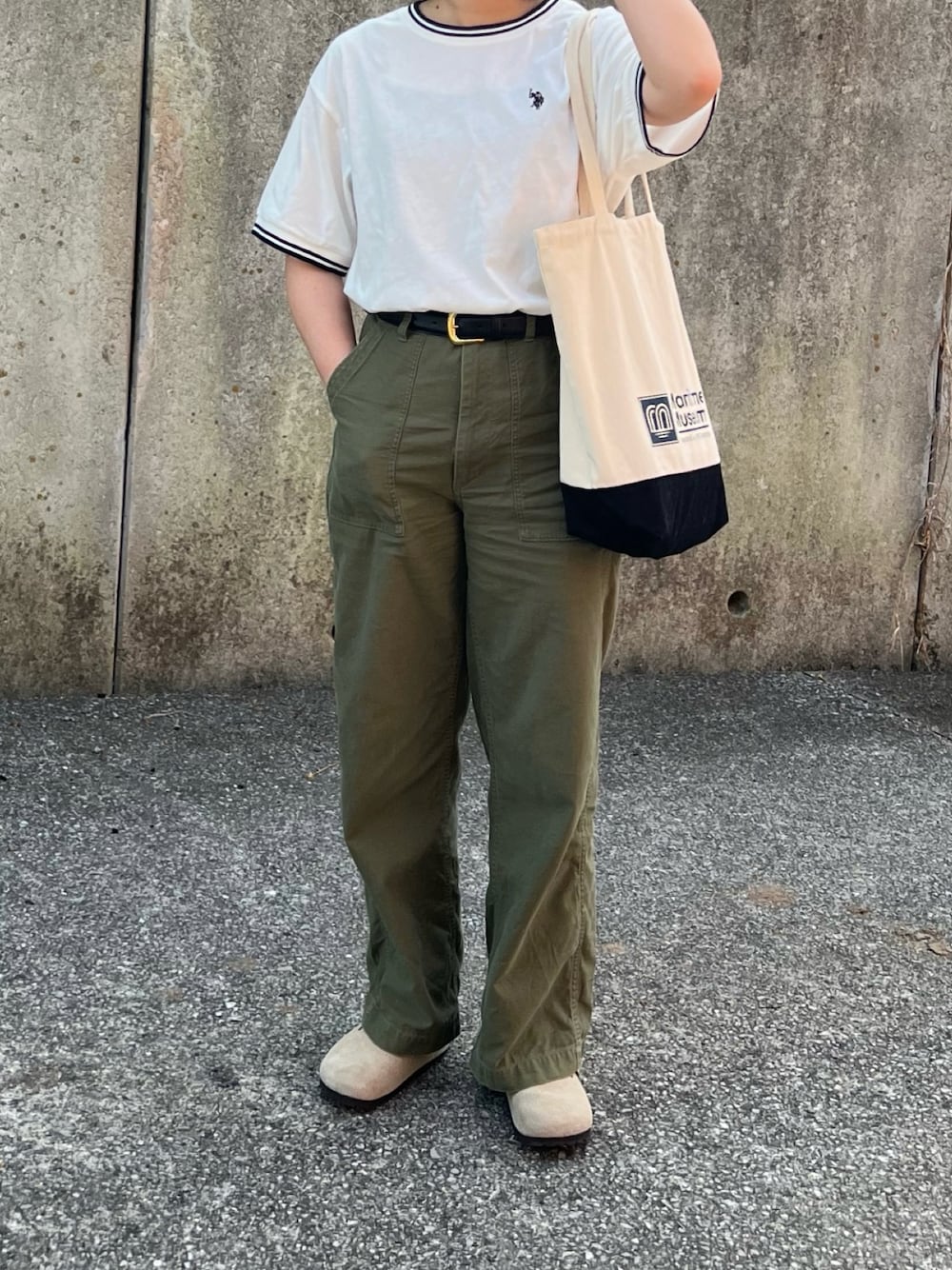 「夏だ！Tシャツ着よう！、シンプルスタイル、ラクチンコーデ、夏服、ベイカーパンツ、パンツコーデ、トートバッグ、ラフ」｜「U.S. POLO ASSN.のGeeRA別注【U.S. POLO ASSN.】ライン配色Ｔシャツ（Tシャツ/カットソー、ホワイト系）」を使った、ともさん（レディース・153cm）の夏コーディネートの1枚目の写真