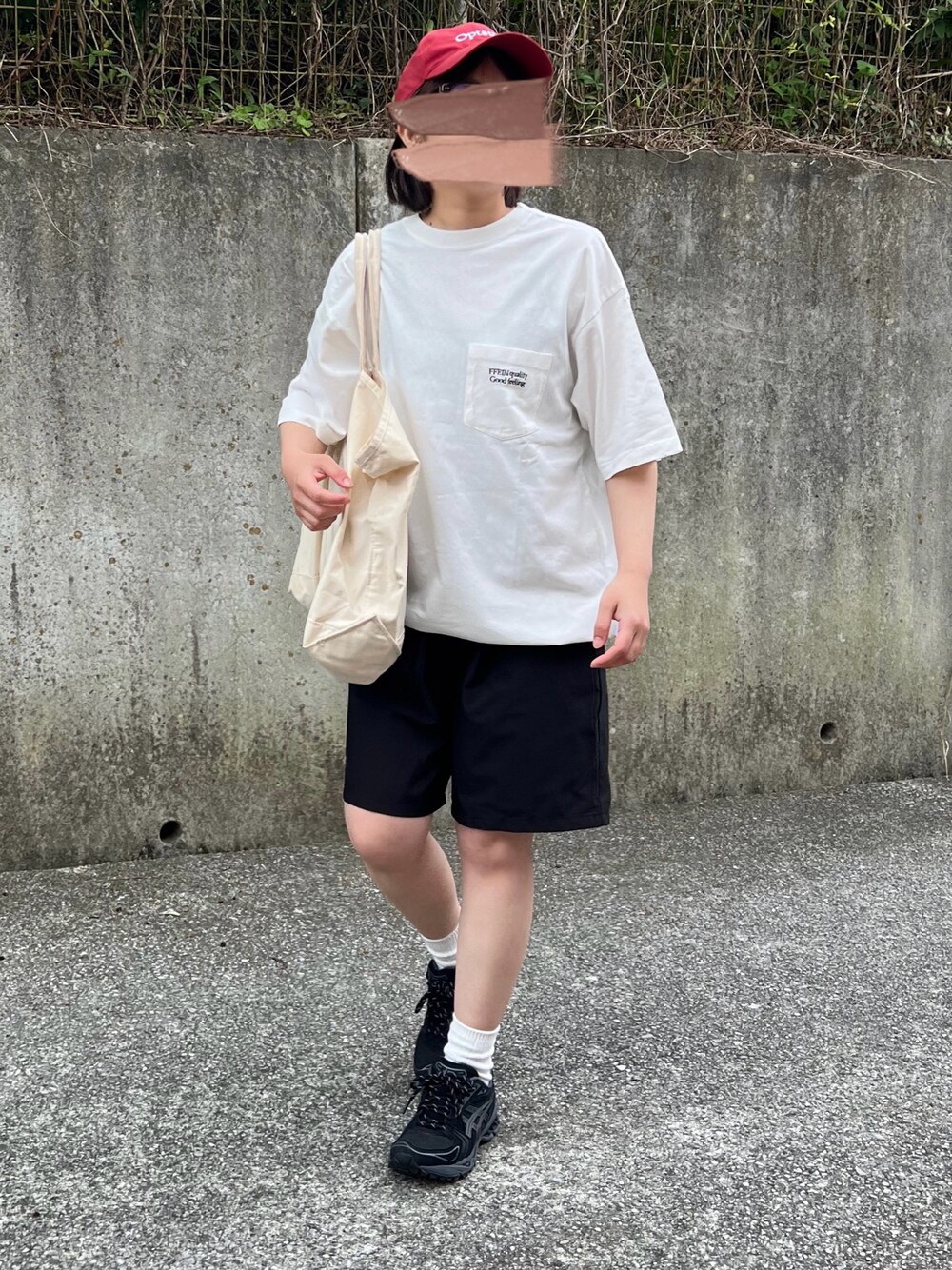 ともさんの「【FFEIN(フェイン)】ピグメントポケット刺繍Tシャツ / ビックシルエット ドローコード（FFEIN）」を使ったコーディネートの1枚目の写真