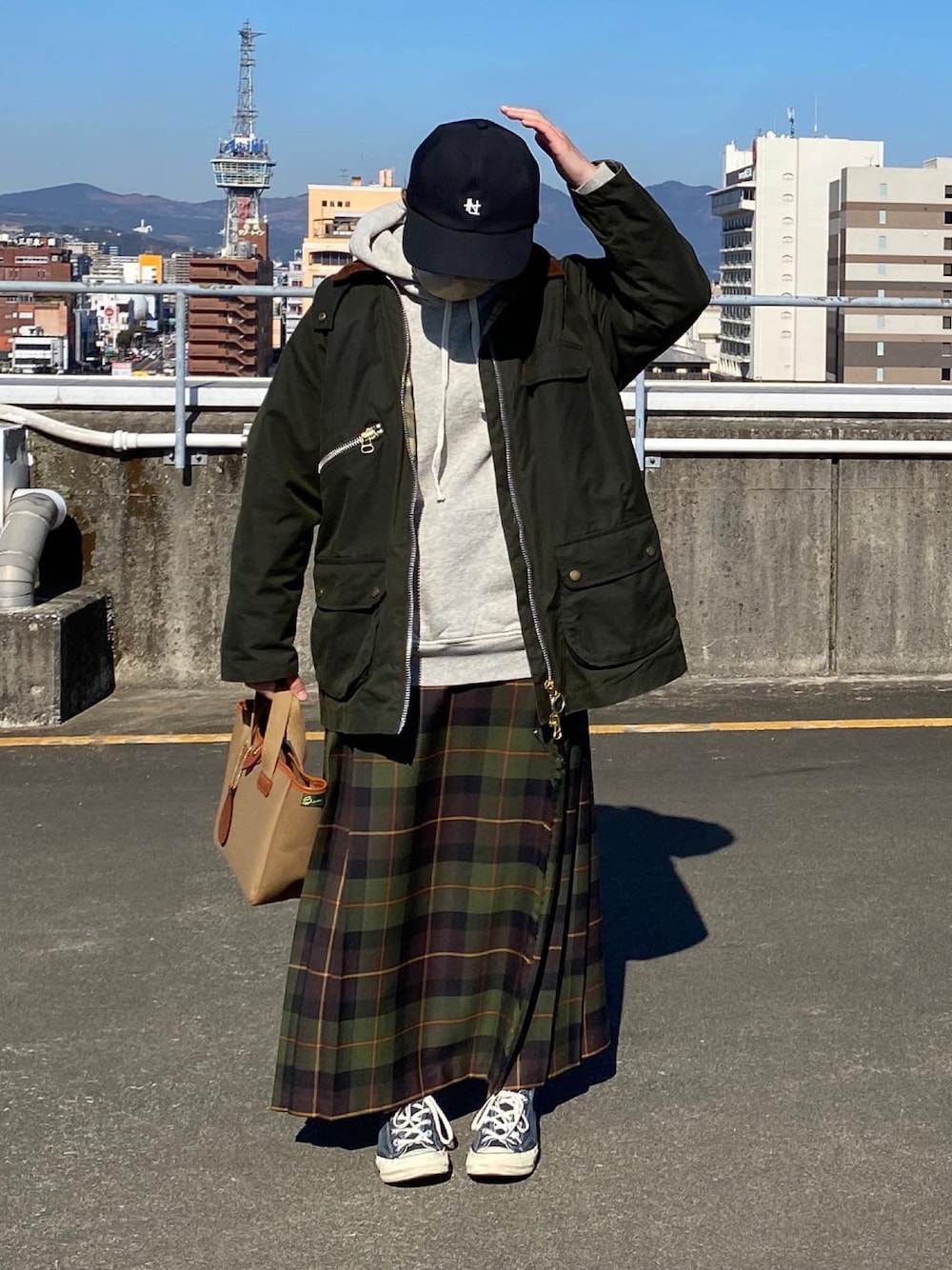 「私の推しブランド、barbour、バブアー、オニールオブダブリン、キャップ、低身長コーデ、カジュアル、コンバース、カジュアルコーデ、オトナカジュアル」｜「nanamicaのGORE-TEX Cap（キャップ、ブラック系）」を使った、ともさん（レディース・153cm）の冬コーディネートの1枚目の写真