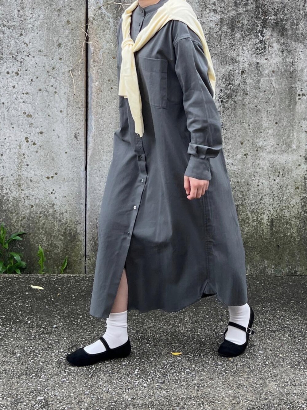 「お出かけコーデ日記、シンプル、オトナカワイイ、骨格ストレート、低身長コーデ、ワンピース、カンフーシューズ、きれいめカジュアル、おしゃれさんと繋がりたい、休日スタイル」｜「AetaのDA25 / DEER LEATHER BOSTON : S（バッグ、ブラック系）」を使った、ともさん（レディース・153cm）の春コーディネートの1枚目の写真