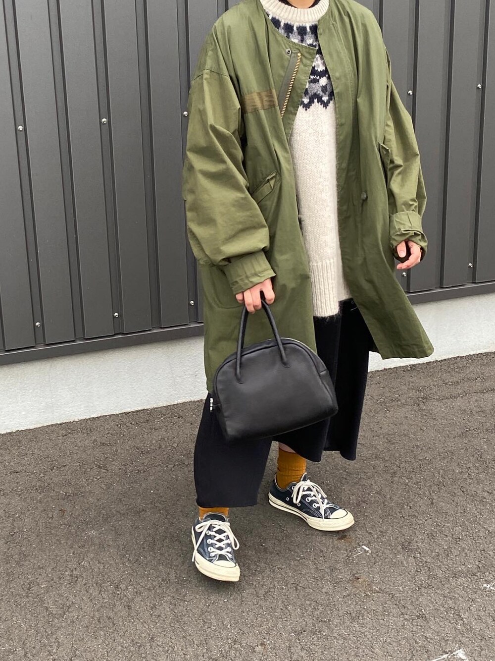 「きれいめカジュアル、M65、バトナー、ニットベスト、ワンピース、ノルディック柄、converse、ct70、秋冬コーデ」｜「THE SHINZONEのFIELD PARKER（ミリタリージャケット、グリーン系）」を使った、ともさん（レディース・153cm）の冬コーディネートの1枚目の写真