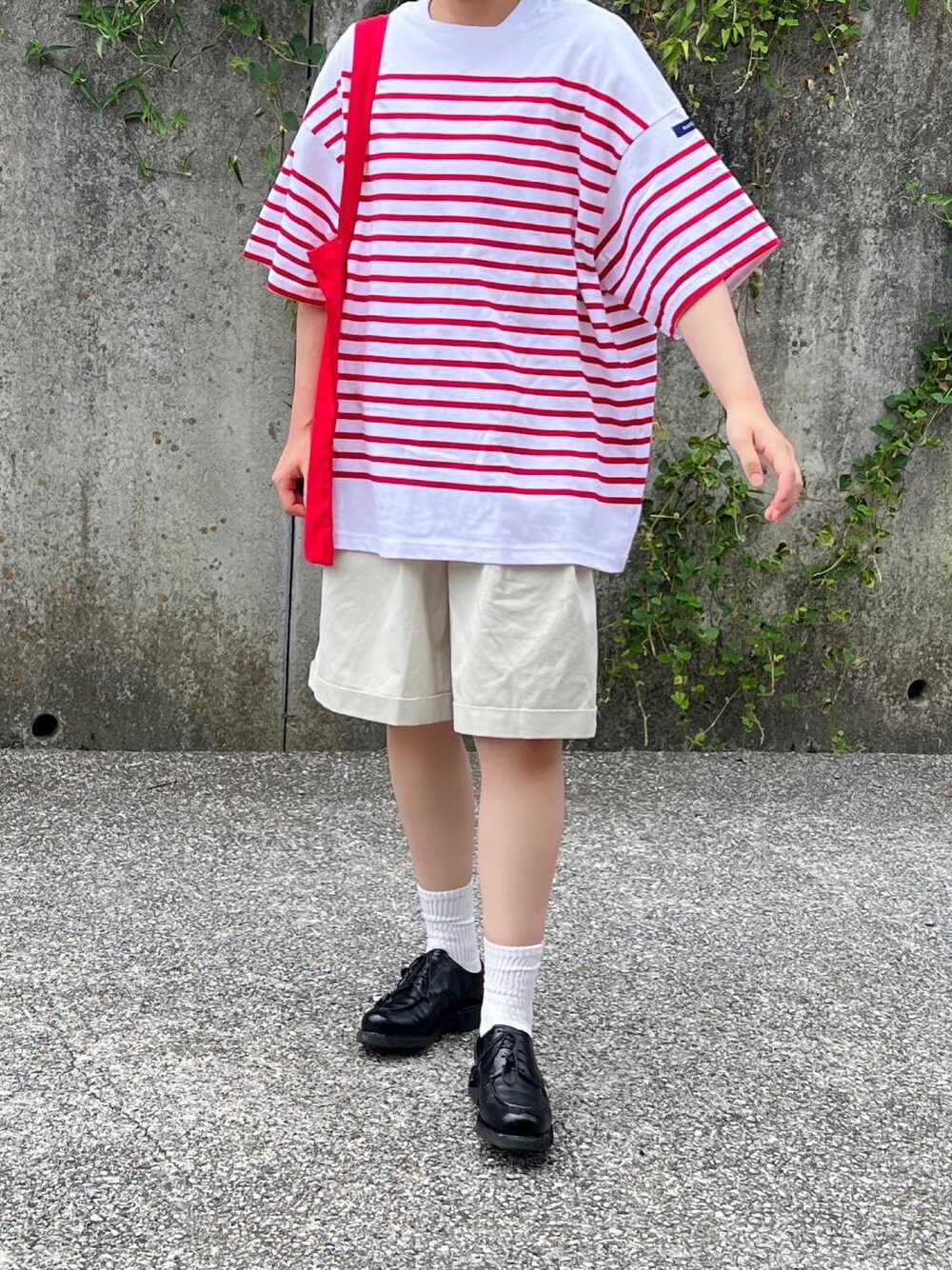 「カジュアル、大人カジュアル、バスクシャツ、ボーダートップス、ハーフパンツ、ショートパンツ、カジュアルコーデ、メンズライク、トートバッグ」｜「Plaireのアイテム（パンツ、ベージュ系）」を使った、ともさん（レディース・153cm）の夏コーディネートの1枚目の写真