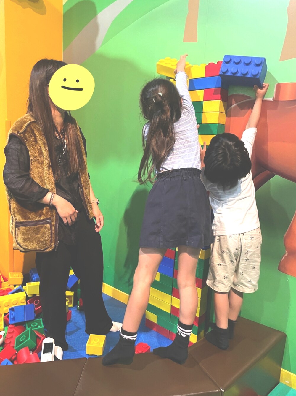 「お出かけコーデ、きれいめカジュアル、着回しコーデ、今日のコーデ、バブアー女子、barbour」｜「Barbourのアイテム（ダウンベスト、ブラウン系）」を使った、mimam！さん（レディース・162cm）の春コーディネートの1枚目の写真
