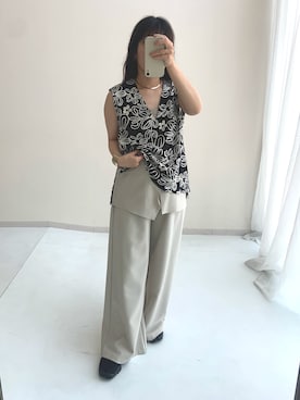 「黒」｜「アイテム（ベスト）」を使った、たかゆかさん（レディース・154cm）の春コーディネート