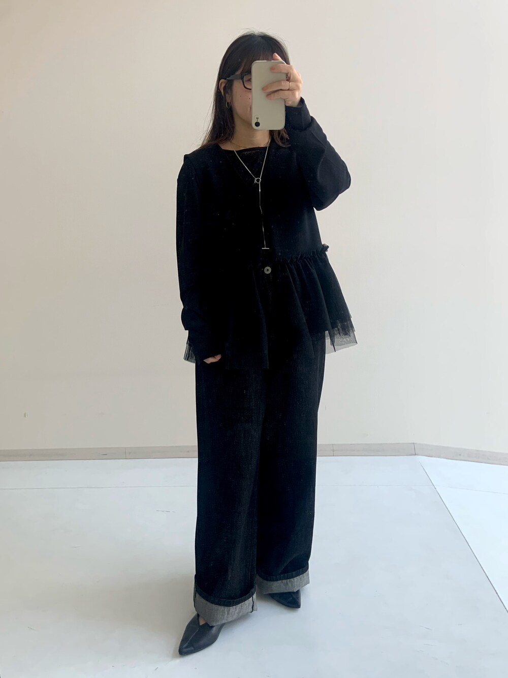 「レディースファッション、スタッフ、レギュラー、Be praised、Soiunique、30代、骨格ウェーブ、ロンT、プチプラ、シアートップス、今日のコーデ」｜「Soiuniqueの綿１００％ゆるシルエット超ワイドパンツ ［Soiunique］（デニムパンツ、ブルー系）」を使った、たかゆかさん（レディース・154cm）の春コーディネートの1枚目の写真