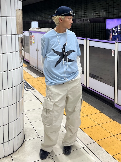 「THECOLDESTMOMENT(ザコールデストモーメント)のTCM starfish T (sky blue)(Tシャツ/カットソー)」を使った、reijiro さん(メンズ・165cm)の秋コーディネート