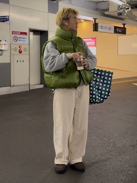 「アイテム（ダウンベスト）」を使った、reijiro さん（メンズ・165cm・20代）の冬コーディネート