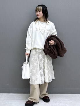 「アイテム（デニムパンツ、ベージュ系）」を使った、yuさん（レディース・157cm）の秋コーディネート