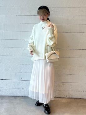 「オフホワイト」｜「アイテム（アクセサリー）」を使った、yuさん（レディース・157cm）の冬コーディネート
