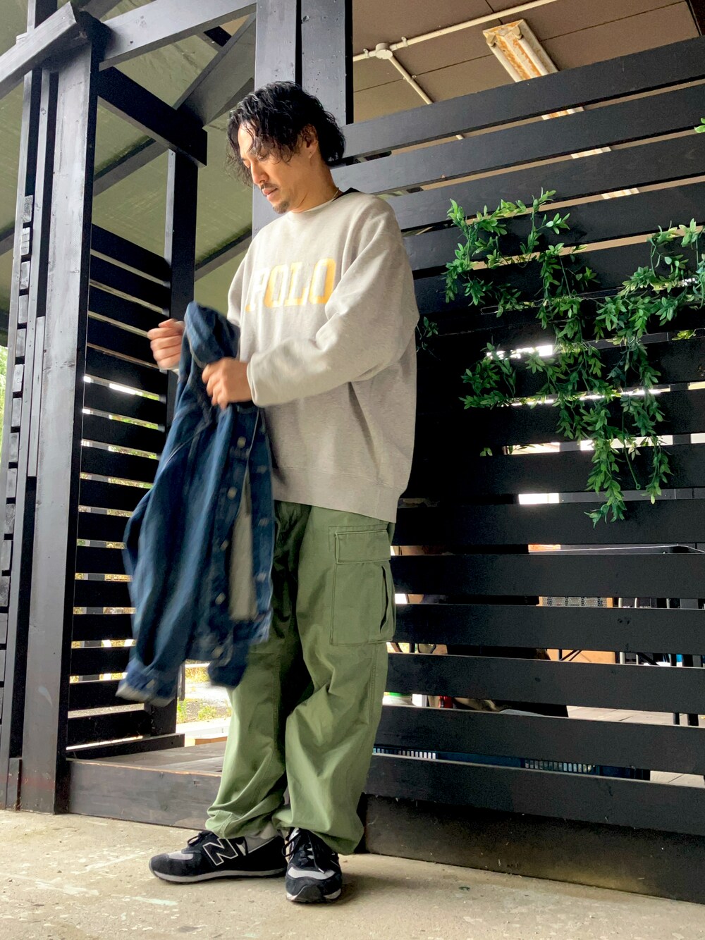 POLO RALPH LAURENのデニムジャケットを使った「カーゴパンツ」の人気