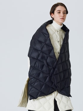 「アイテム（ストール/ショール、ブラック系）」を使った、TAION OFFICIALさん（レディース・169cm）の秋コーディネート