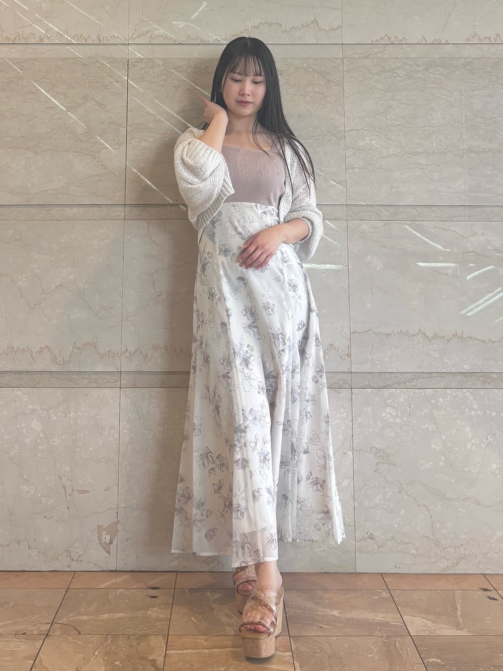 「MERCURYDUOのベアニットドッキングコルセットワンピース（ワンピース、ベージュ系）」を使った、NANAさん（レディース・155cm）の春コーディネートの1枚目の写真