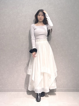 「MERCURYDUO（マーキュリーデュオ）のランダムフレアオーガンジースカート（スカート、ホワイト系）」を使った、nanaさん（レディース・155cm）の秋コーディネート