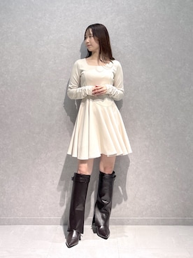 「MERCURYDUO（マーキュリーデュオ）のポンチアシメフレアミニワンピース（ワンピース、ホワイト系）」を使った、nanaさん（レディース・155cm）の秋コーディネート