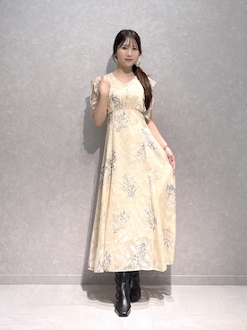 「MERCURYDUO（マーキュリーデュオ）のジャカード花柄プリントワンピース（ワンピース、イエロー系）」を使った、nanaさん（レディース・155cm）の秋コーディネート