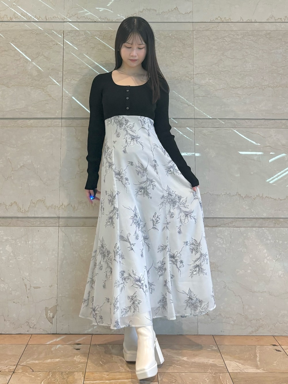 バックレースアップボタンニットドッキング花柄ワンピースを使った人気