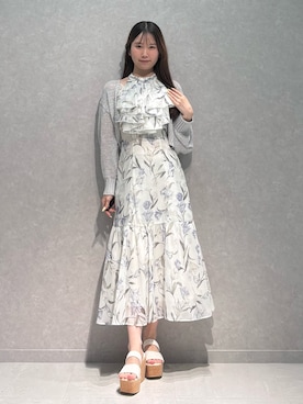 「MERCURYDUO（マーキュリーデュオ）の花柄アメスリラッフルワンピース（ワンピース、ホワイト系）」を使った、NANAさん（レディース・155cm）の春コーディネート
