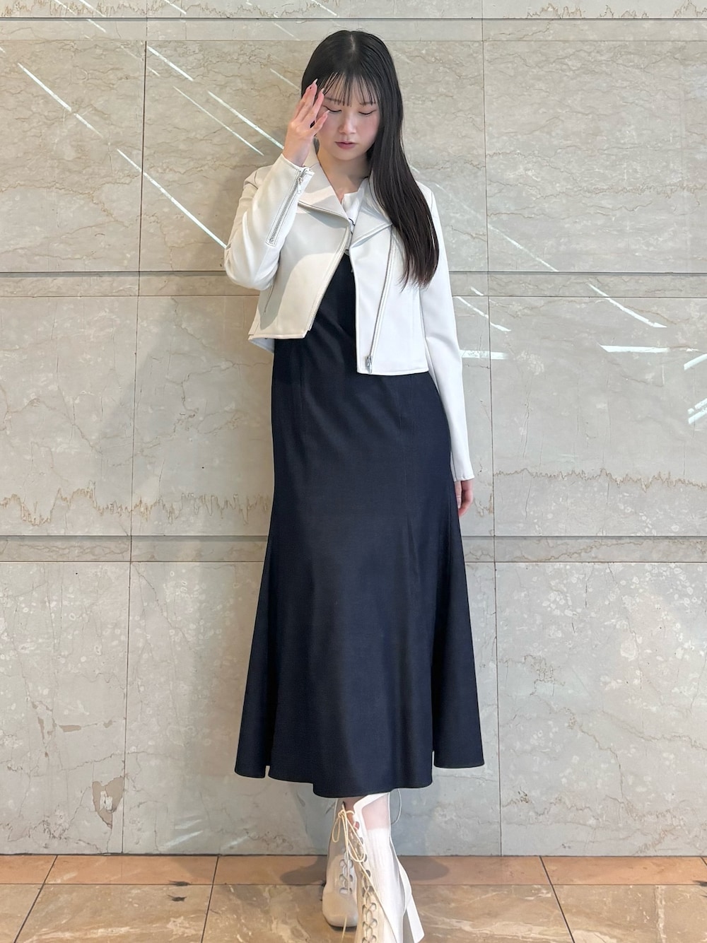「MERCURYDUOのボリュームラッフル配色ドッキングワンピース（ワンピース、ブルー系）」を使った、NANAさん（レディース・155cm）の春コーディネートの1枚目の写真
